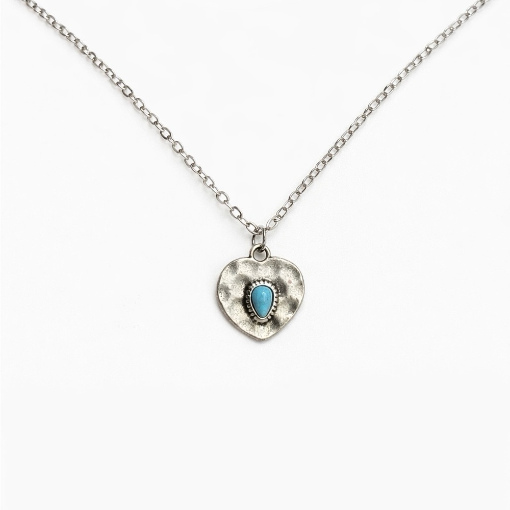 ⚜️ Silver Heart Pendant Necklace with Blue Accent